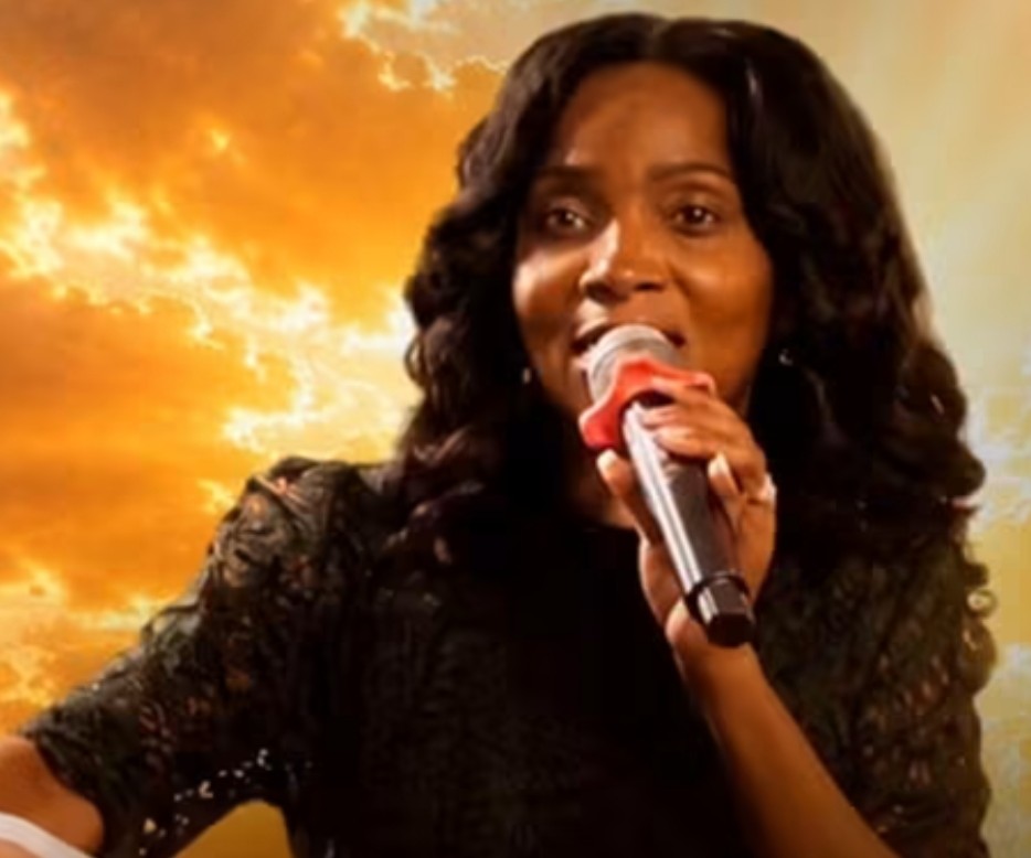 PASTORA UASSAMBA BACELAR EXORTA FIÉIS À GRATIDÃO